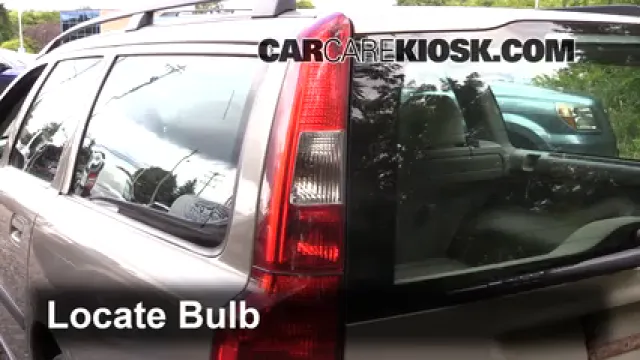 2001 Volvo V70 2.4L 5 Cyl. Éclairage Feu clignotant arrière (remplacer l'ampoule)